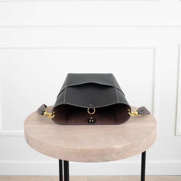 😍 The Jordan Leather Bucket Bag - Black - Picture 13 of 17